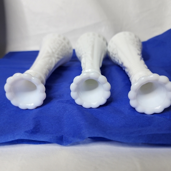 Vintage Milk Glass Bud Vases White Stars and Bars Pattern Set of 3 - Picture 10 of 15